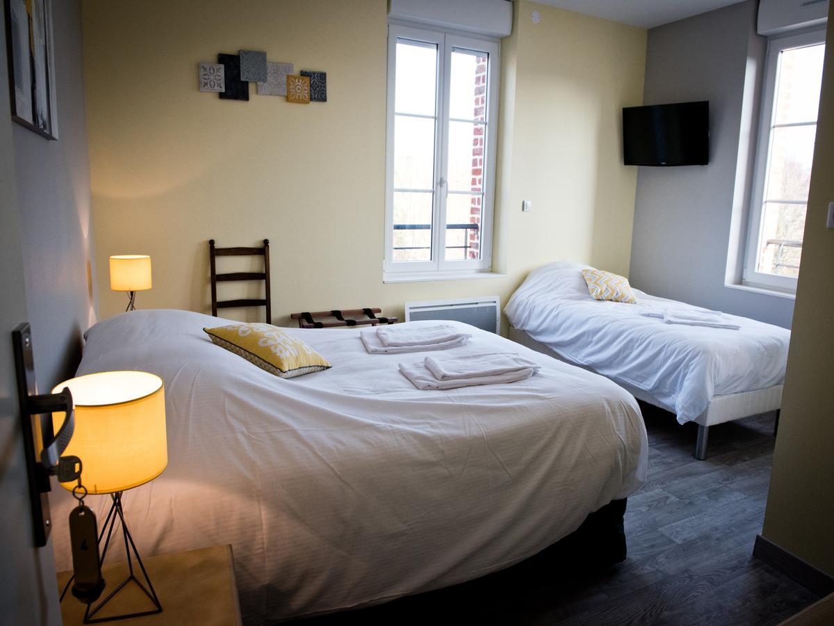 Logis Hotel Restaurant Le Relais Fleuri Vervins Bagian luar foto